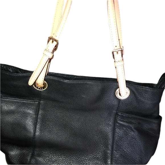 𝅺Micheal Kors black leather bag beige handles - Picture 1 of 13